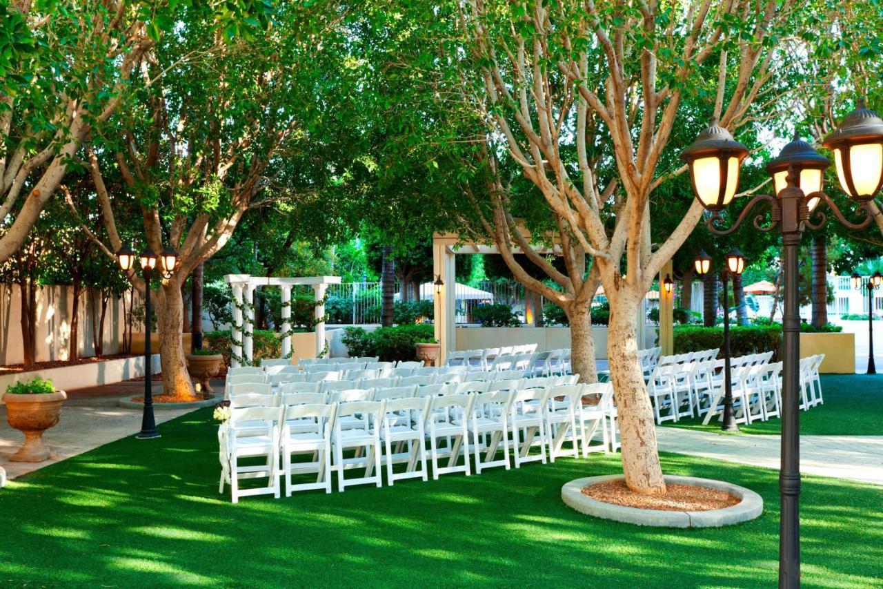 Sheraton Crescent Hotel Phoenix Exterior photo