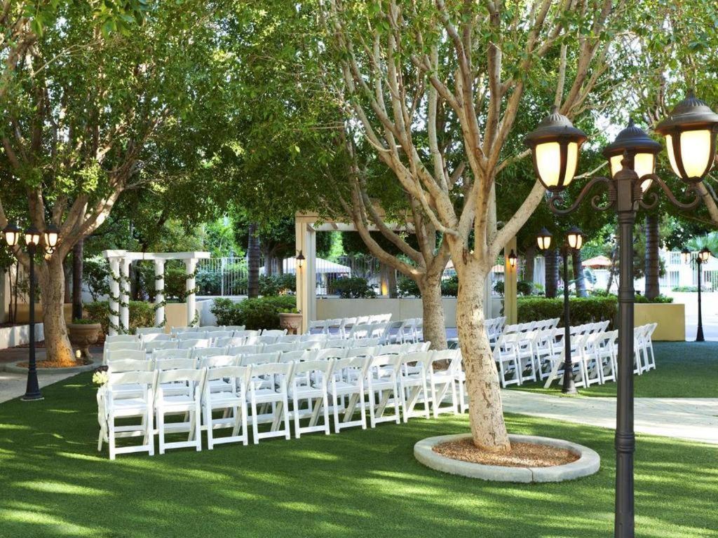 Sheraton Crescent Hotel Phoenix Exterior photo