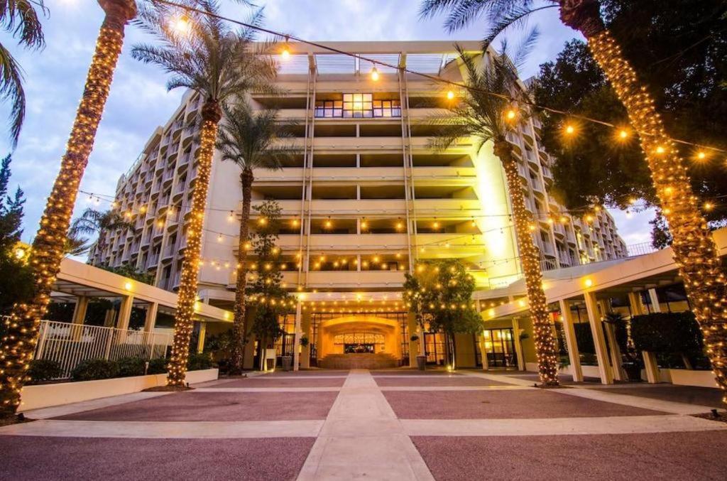 Sheraton Crescent Hotel Phoenix Exterior photo