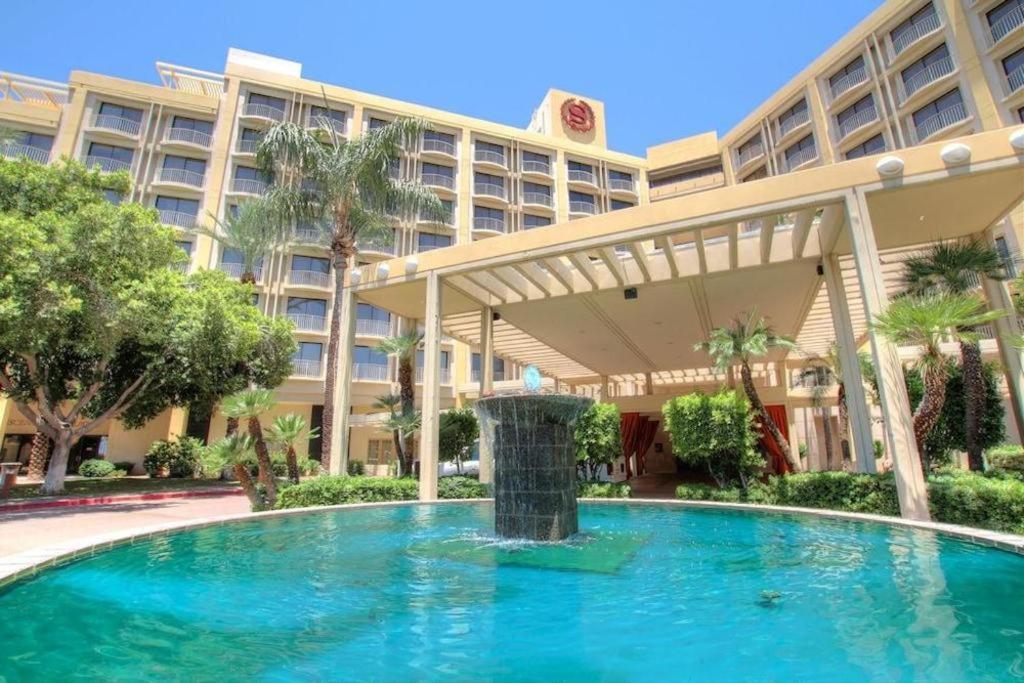 Sheraton Crescent Hotel Phoenix Exterior photo