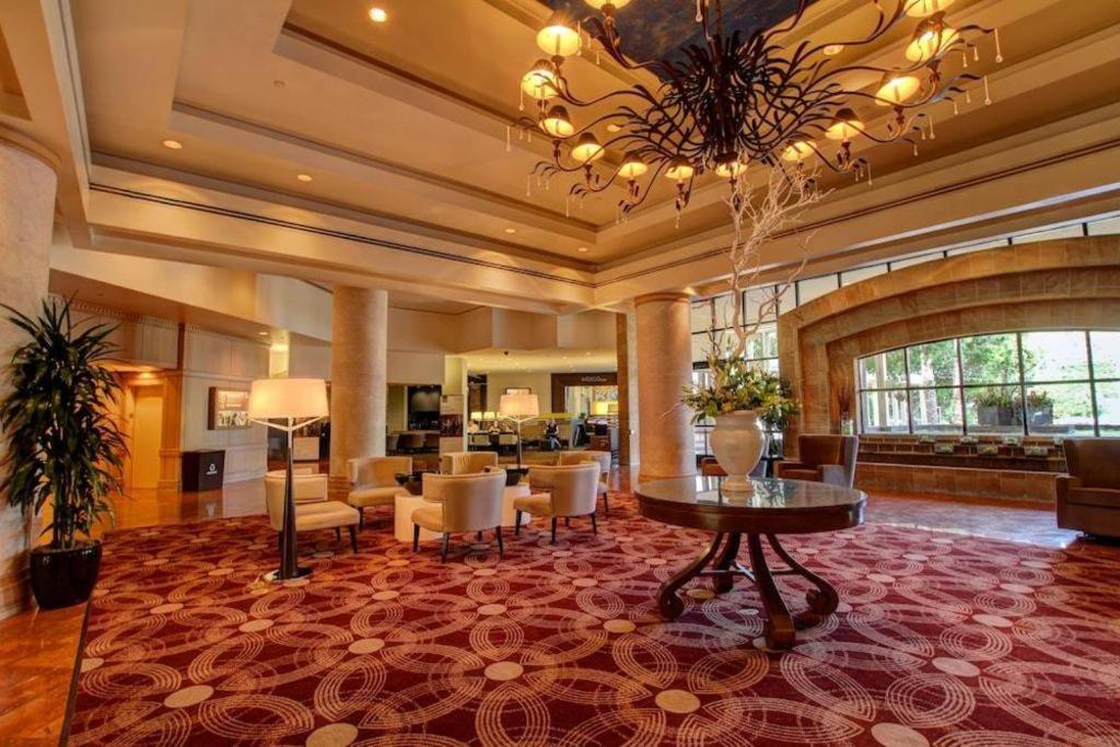 Sheraton Crescent Hotel Phoenix Exterior photo